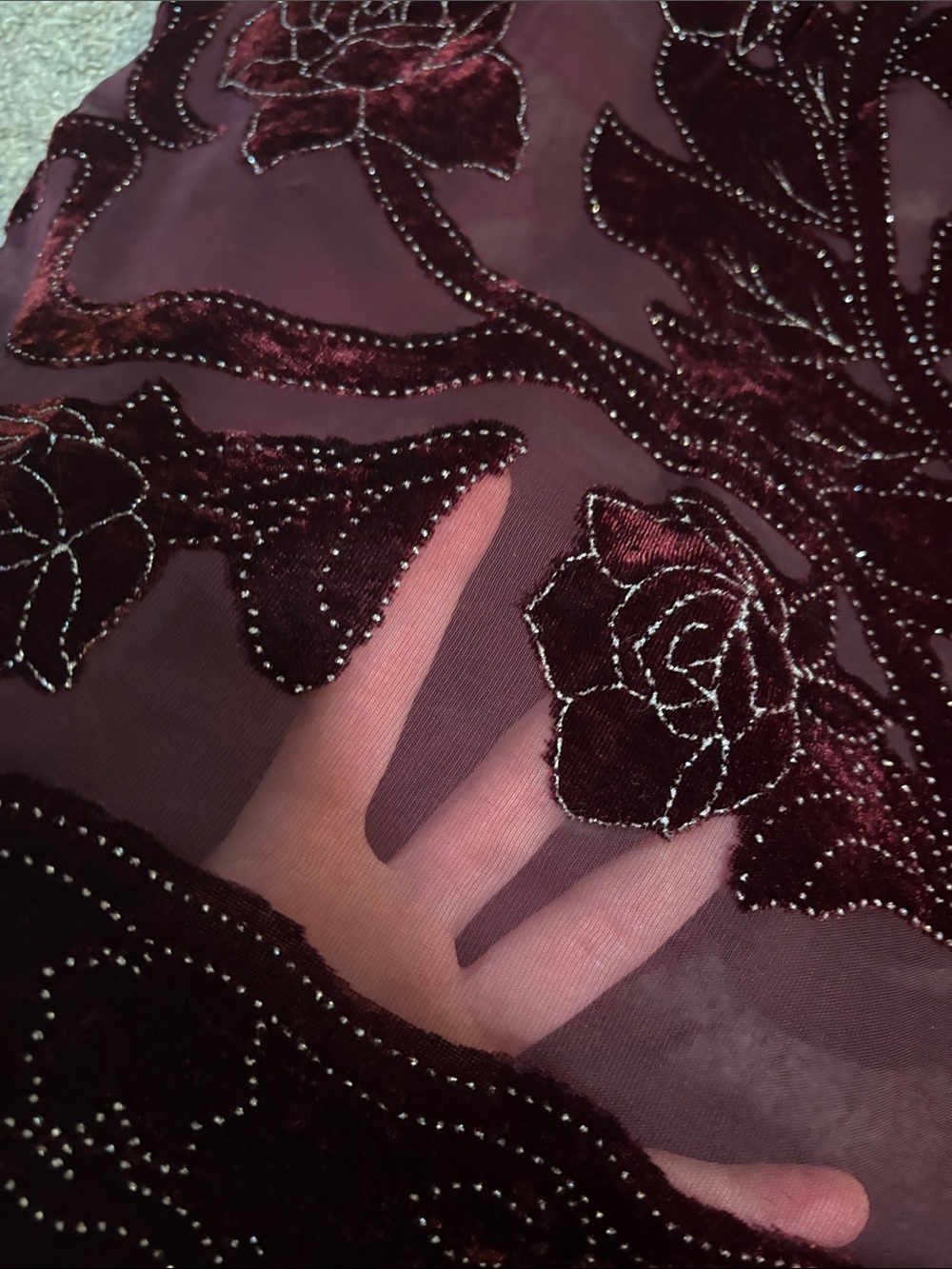 🥀 {FINAL SALE} Vintage Velvet Floral Burnout Shawl ~ Burgundy - Picture 8 of 10